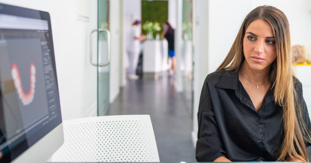 tratar dientes apiñados adultos